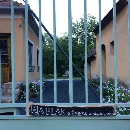 Ablak A Hegyre Vendeghaz Guest house *