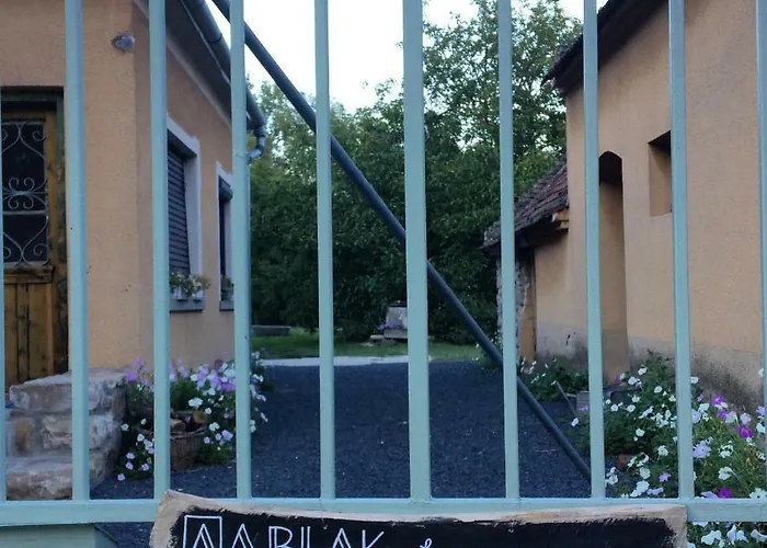 Ablak A Hegyre Vendeghaz בית הארחה 3*